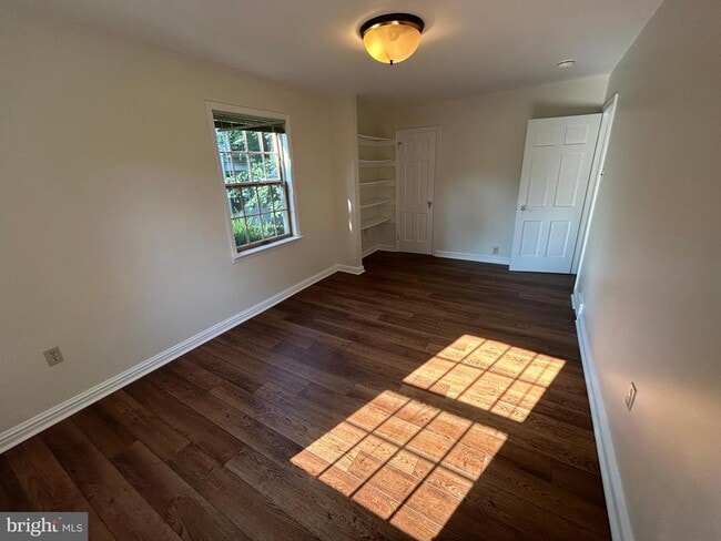 Building Photo - 214 Grayling Ave