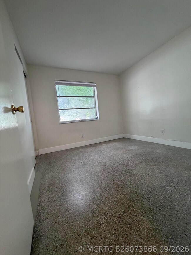 Building Photo - 3820 SW 61st Ave