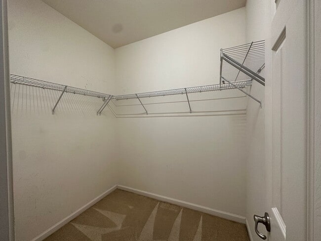 Building Photo - Townhome in a great location!