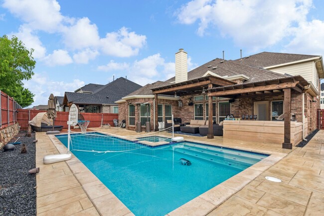 Building Photo - Luxurious in Little Elm