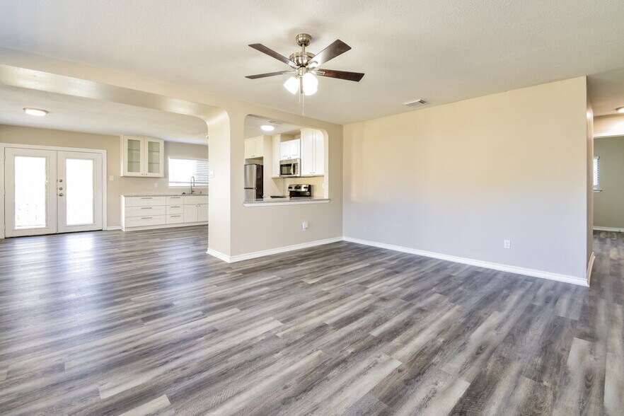 Building Photo - 8115 Maple Meadow Dr