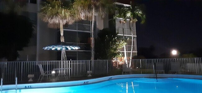 Building Photo - 3776 Inverrary Blvd