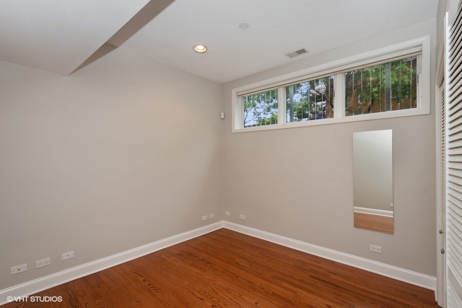 Building Photo - 1458 N Artesian Ave