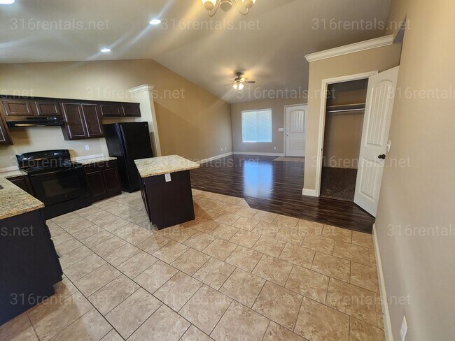 Building Photo - $1,850- 4 bedroom / 3 bathrooms - Beautiful and Large Home! *COMING SOON*
