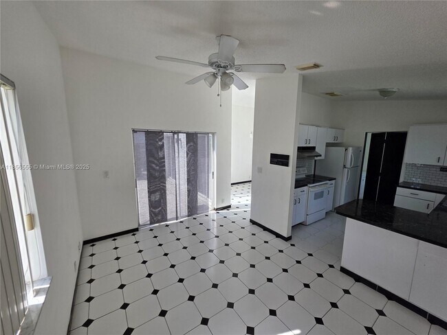 Building Photo - 15564 SW 63rd Ter