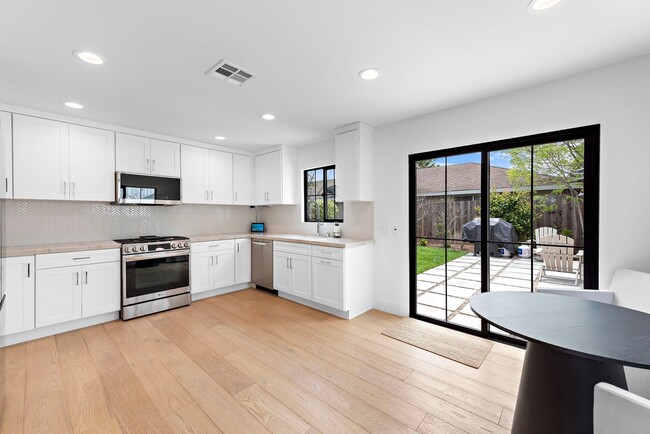 Building Photo - 219-221 Monte Vista