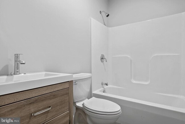 Building Photo - 211 W Broad St