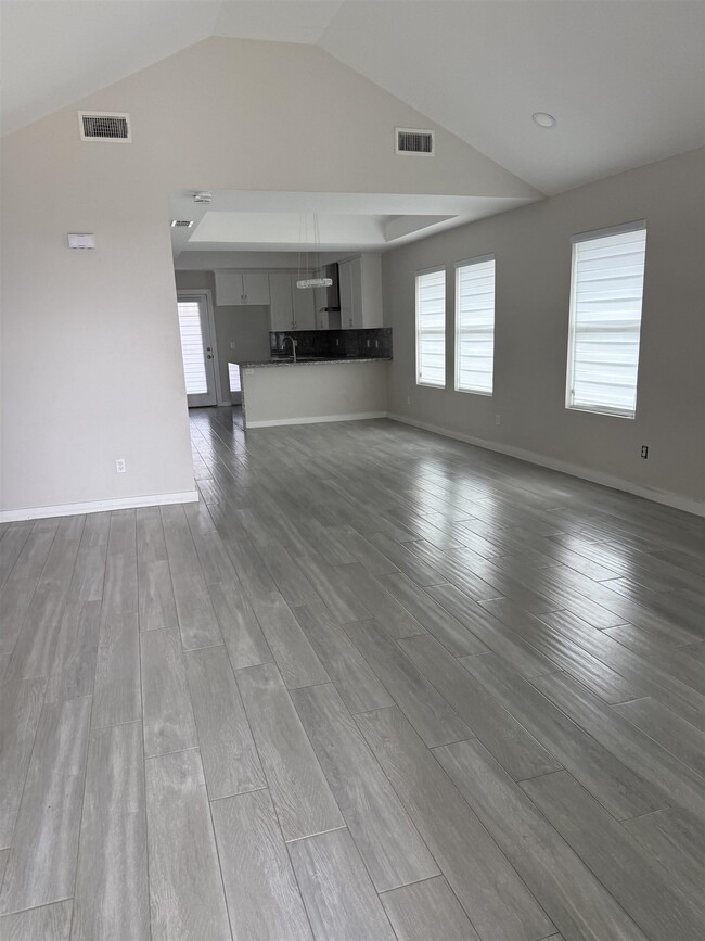 Building Photo - 6708 El Jinete Dr