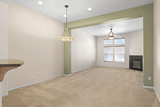 Building Photo - MOVE IN SPECIAL!!!  $1000 -MOVES YOU IN!!!...