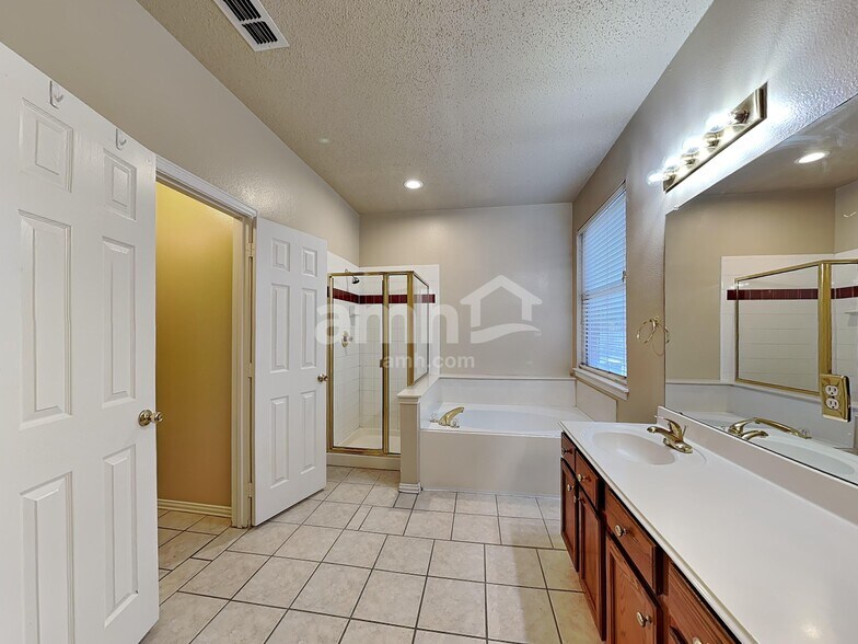 Building Photo - 2306 Valley Creek Dr