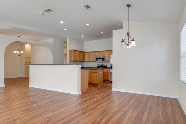 Building Photo - 5851 Chi Chi Cir