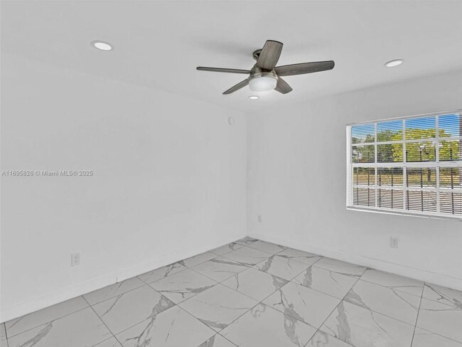 Building Photo - 2 bedroom in West Park FL 33021