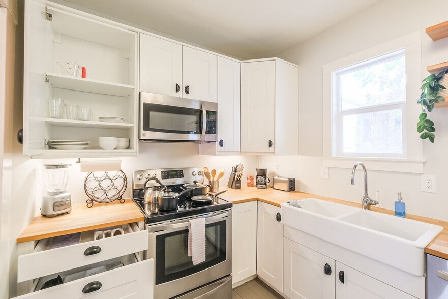 Building Photo - 207 Lindale St