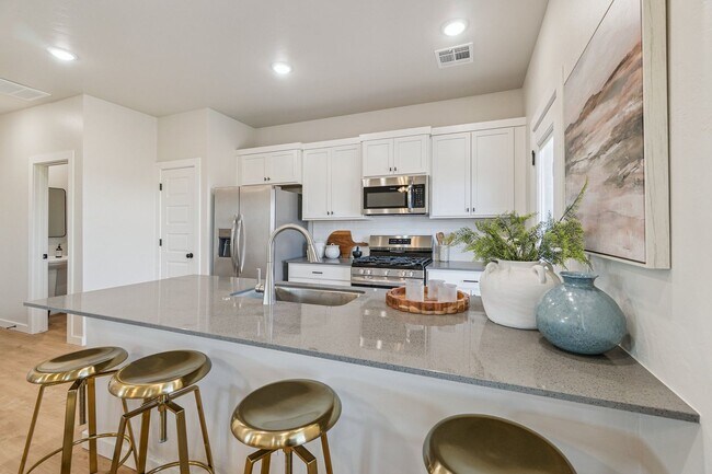 Building Photo - **New tenant incentive! Receive ($1200 CREDIT) applied to 2nd month's rent! Don’t miss your chanc...