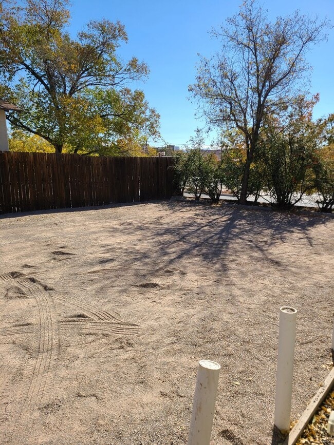 Building Photo - 2BR/2BA Apartment Near UNM/Presbyterian CO...