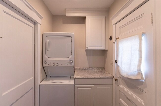 Building Photo - 1000 South St