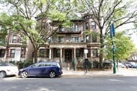 Building Photo - Large 3 bed/ 2 bath garden unit Available July 1