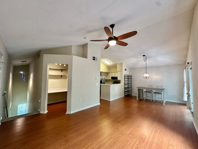 Building Photo - Charming 1-Bedroom Loft-Style Condo in The...