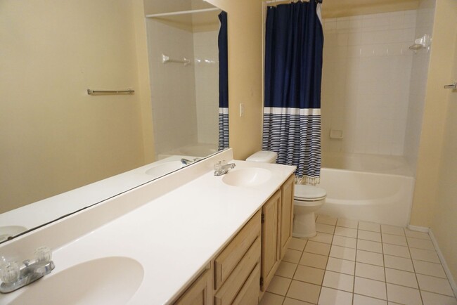 Building Photo - Ground floor 2 bedroom condo in gated Pont...