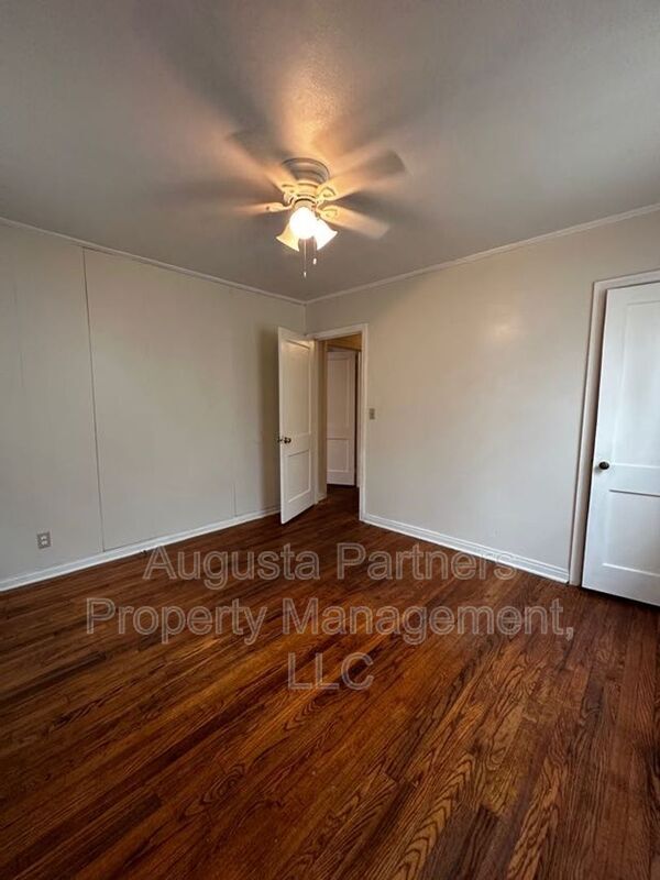 Building Photo - 3224 York Dr