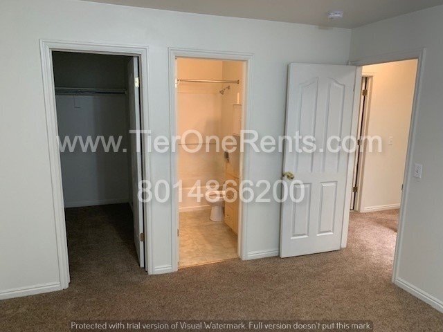 Building Photo - Move-in special: $500 off First months rent