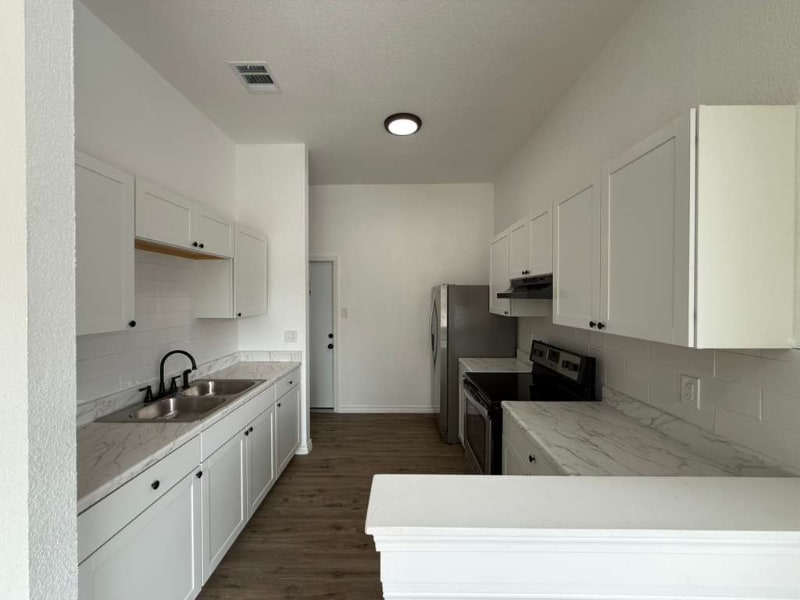 Building Photo - 8750 Shallow Ridge Dr