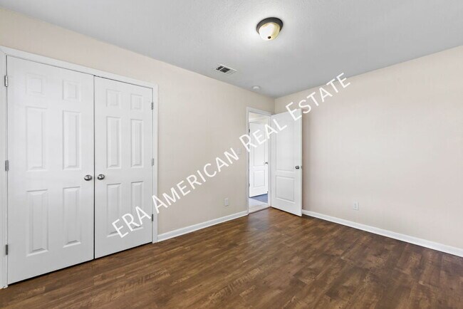 Building Photo - 1221 Albuquerque Cir