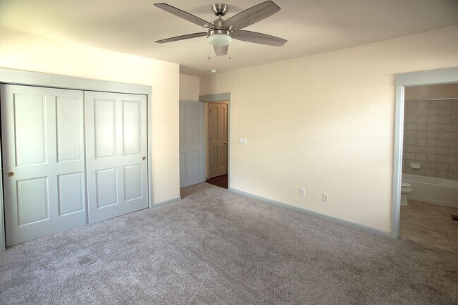Building Photo - 2 bed/2 bath Sloans Lake Condo