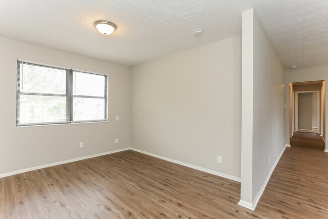 Building Photo - 2387 Betsy Dr