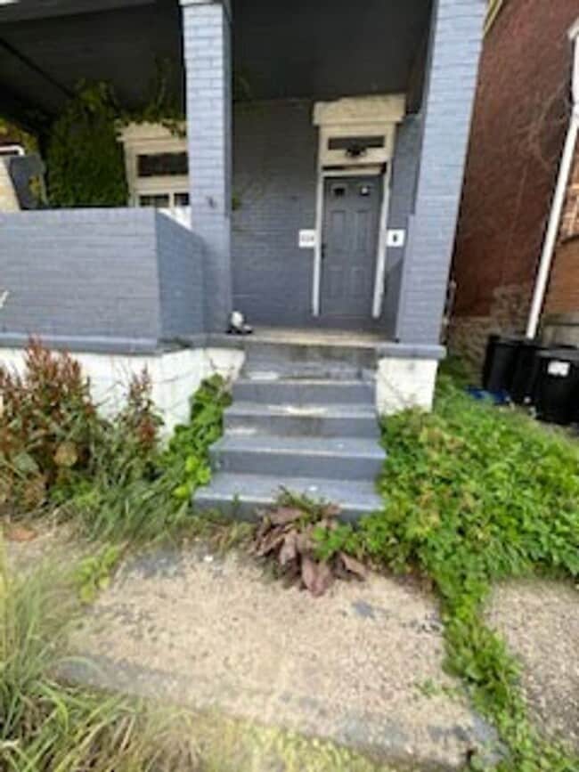 Building Photo - 324 Moore Ave