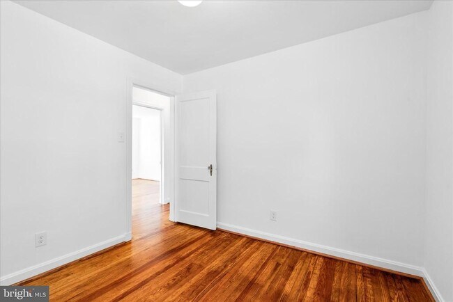 Building Photo - 117 W 14th St