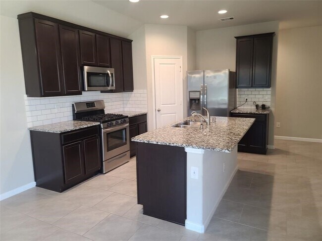 Building Photo - 18315 Pin Oak Lake Dr