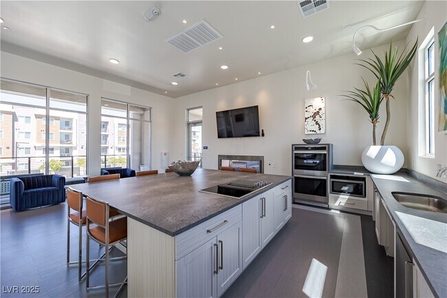 Building Photo - 100 E Warm Springs Rd