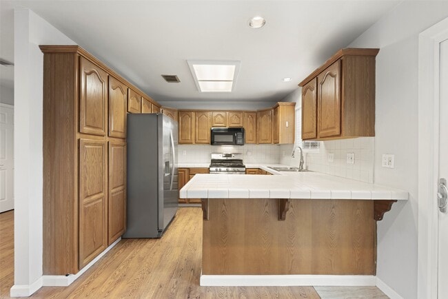 Building Photo - 1850 Libbey Dr