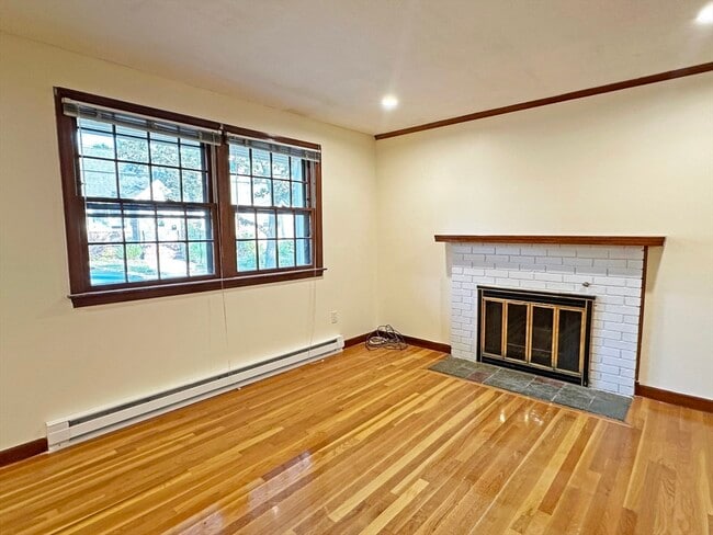 Building Photo - 37 New Haven St