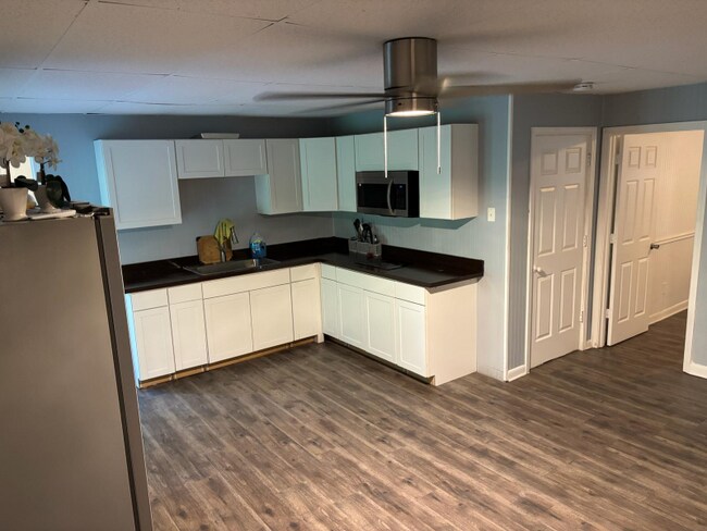 Building Photo - 4115 Chelsea Chase