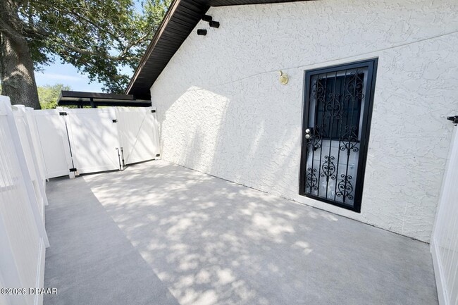 Building Photo - 929 Derbyshire Rd