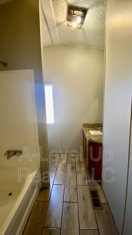 Building Photo - 307 W Lee St