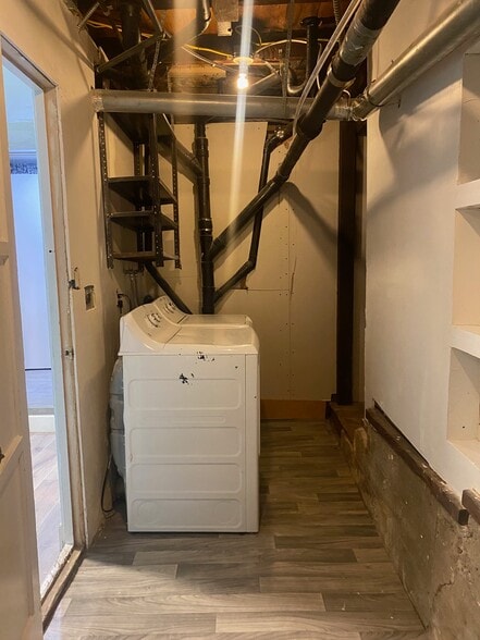 Laundry - 8828 Harratt St