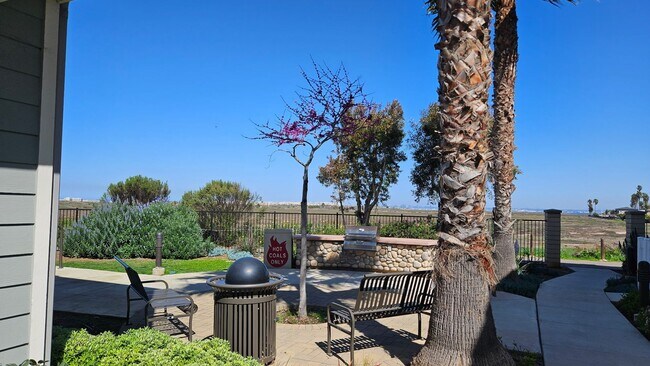 Building Photo - BEAUTIFUL HOME WITH SPECTACULAR VIEWS OF S...
