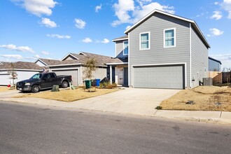 Building Photo - 1347 Neria Lp