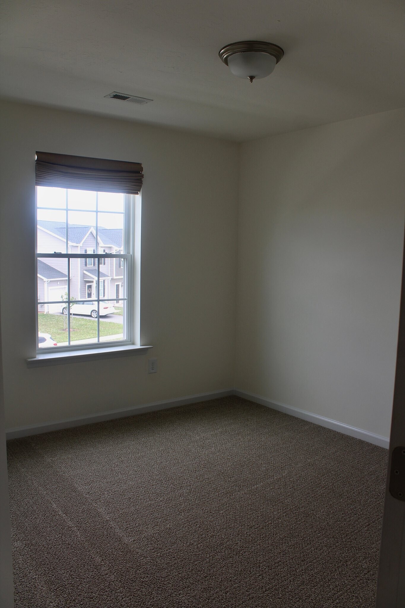 Building Photo - 3764 Castle Dr
