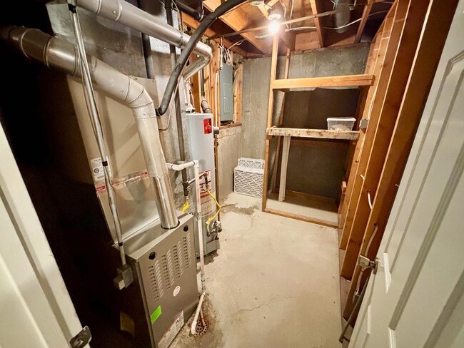 Building Photo - 1652 400 E