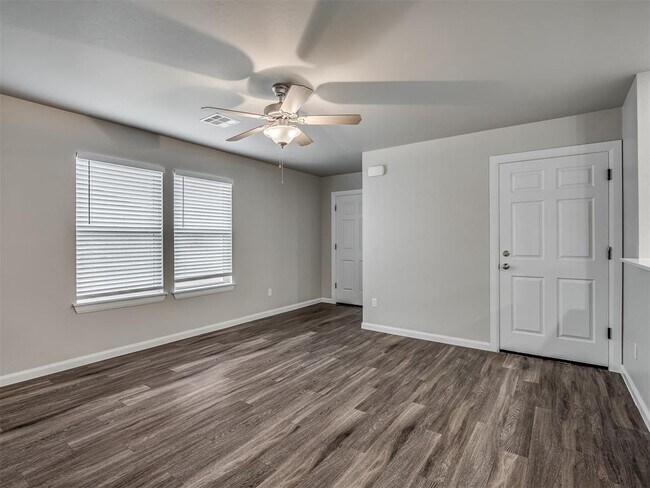 Building Photo - 206 Gray St