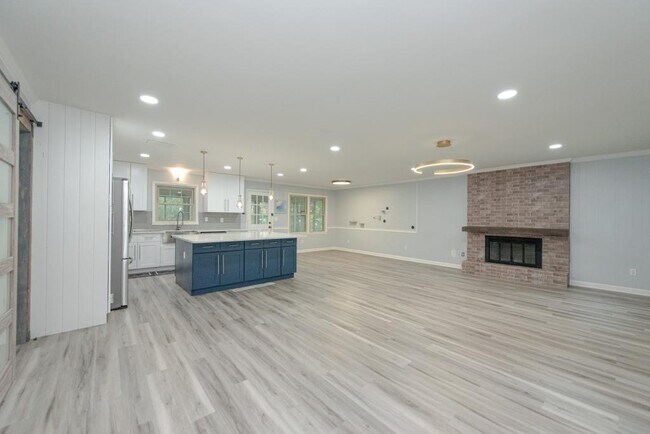 Building Photo - 2702 Davenport Rd NW