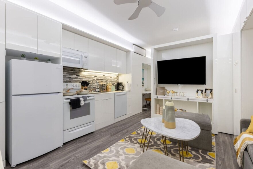 Building Photo - 12607 Larchmere Blvd