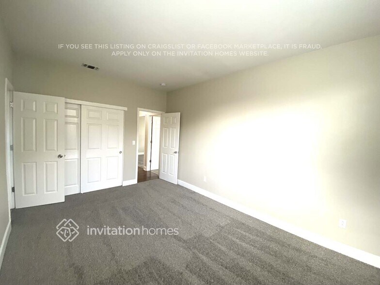 Building Photo - 465 Lexington Dr