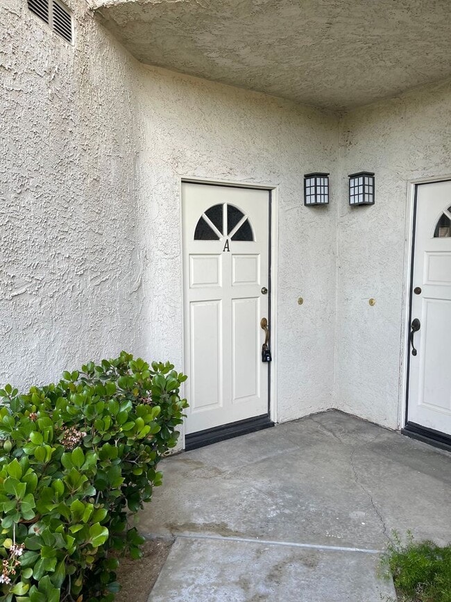 Building Photo - Adorable 1 bed 1 bath Apartment in Agoura Hills!