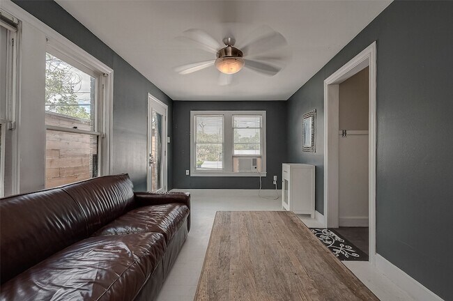 Building Photo - 415 Fairbanks St