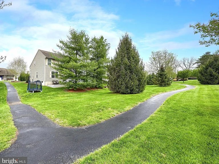 Building Photo - 102 Bloomfield Dr